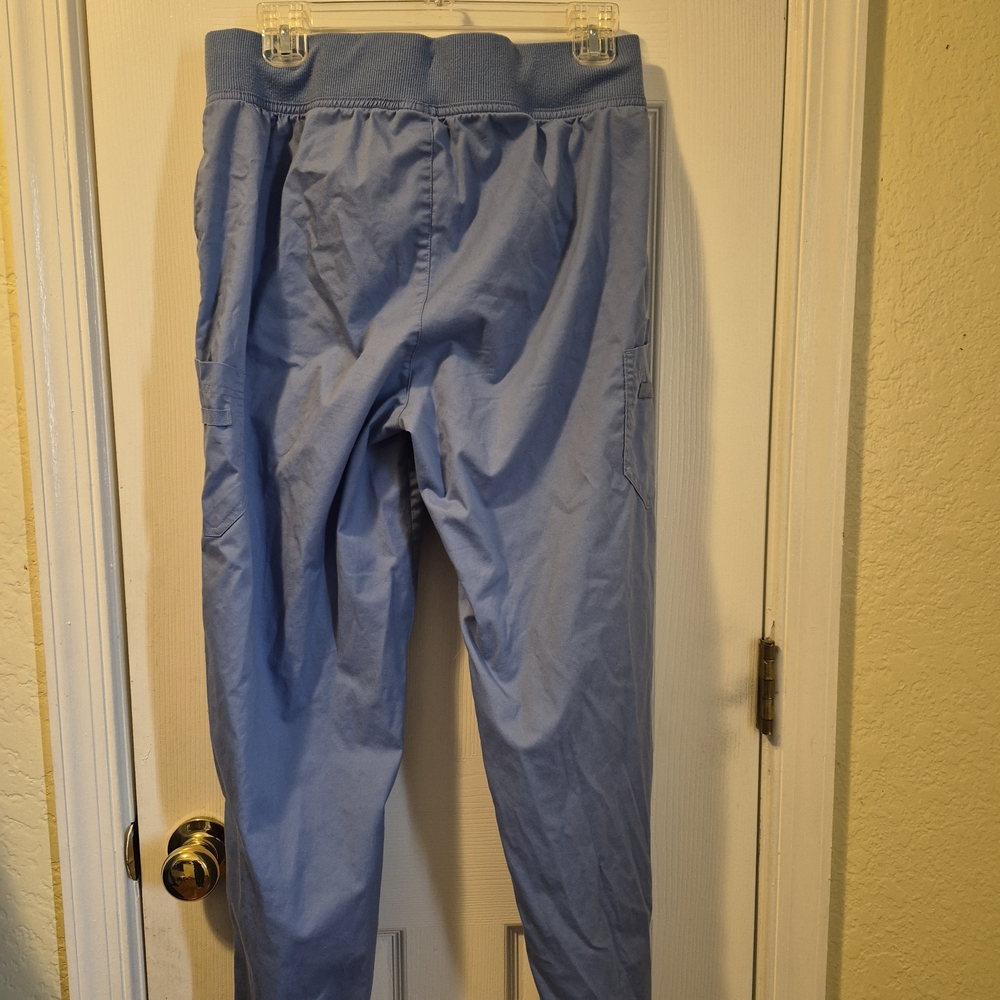 Butter-Soft Stretch Blue Scrub Set - Picture 9 of 10